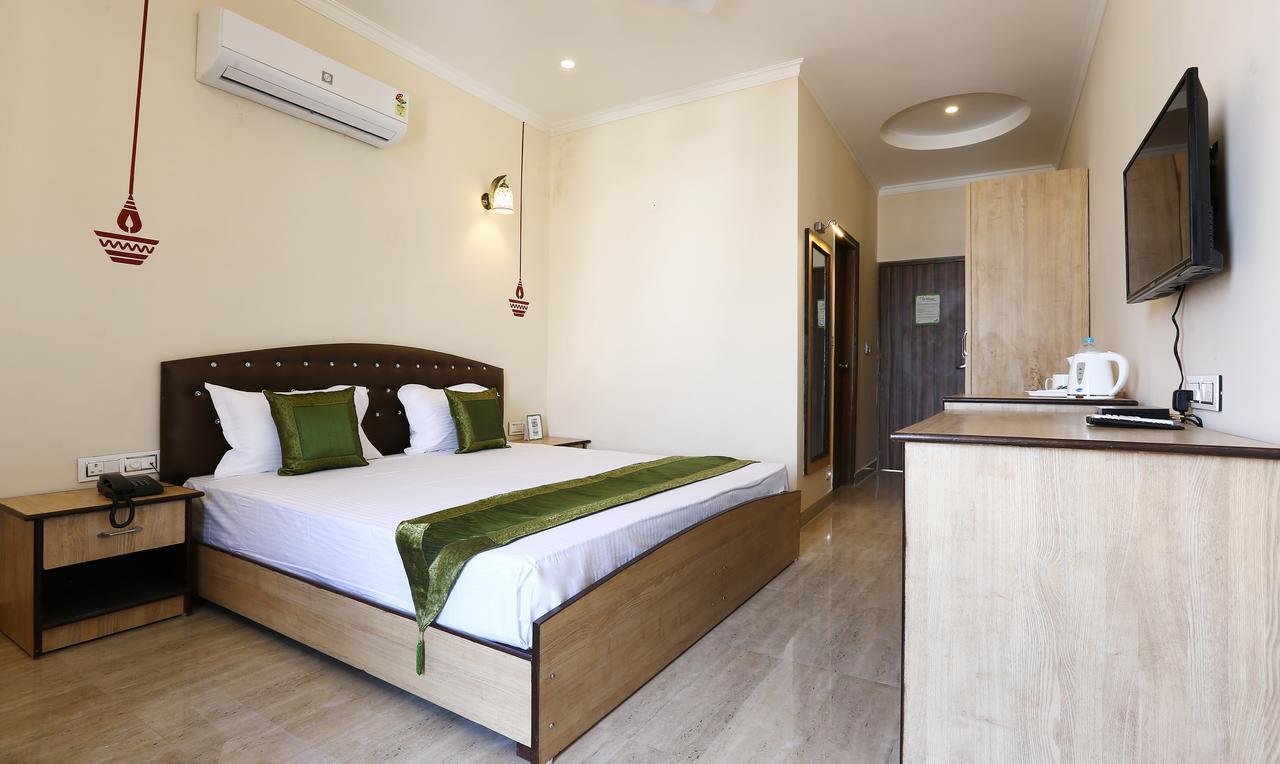 Hotel Treebo Blessing Bells Dehradun Exterior foto