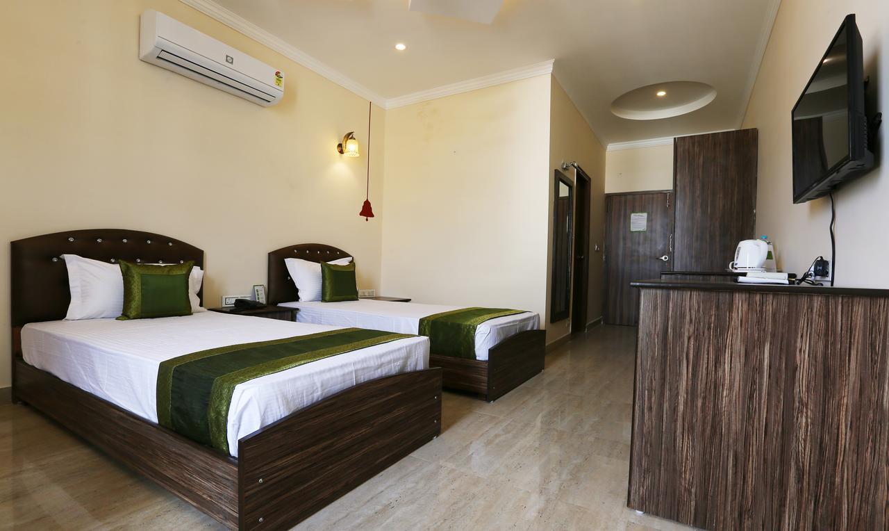 Hotel Treebo Blessing Bells Dehradun Exterior foto