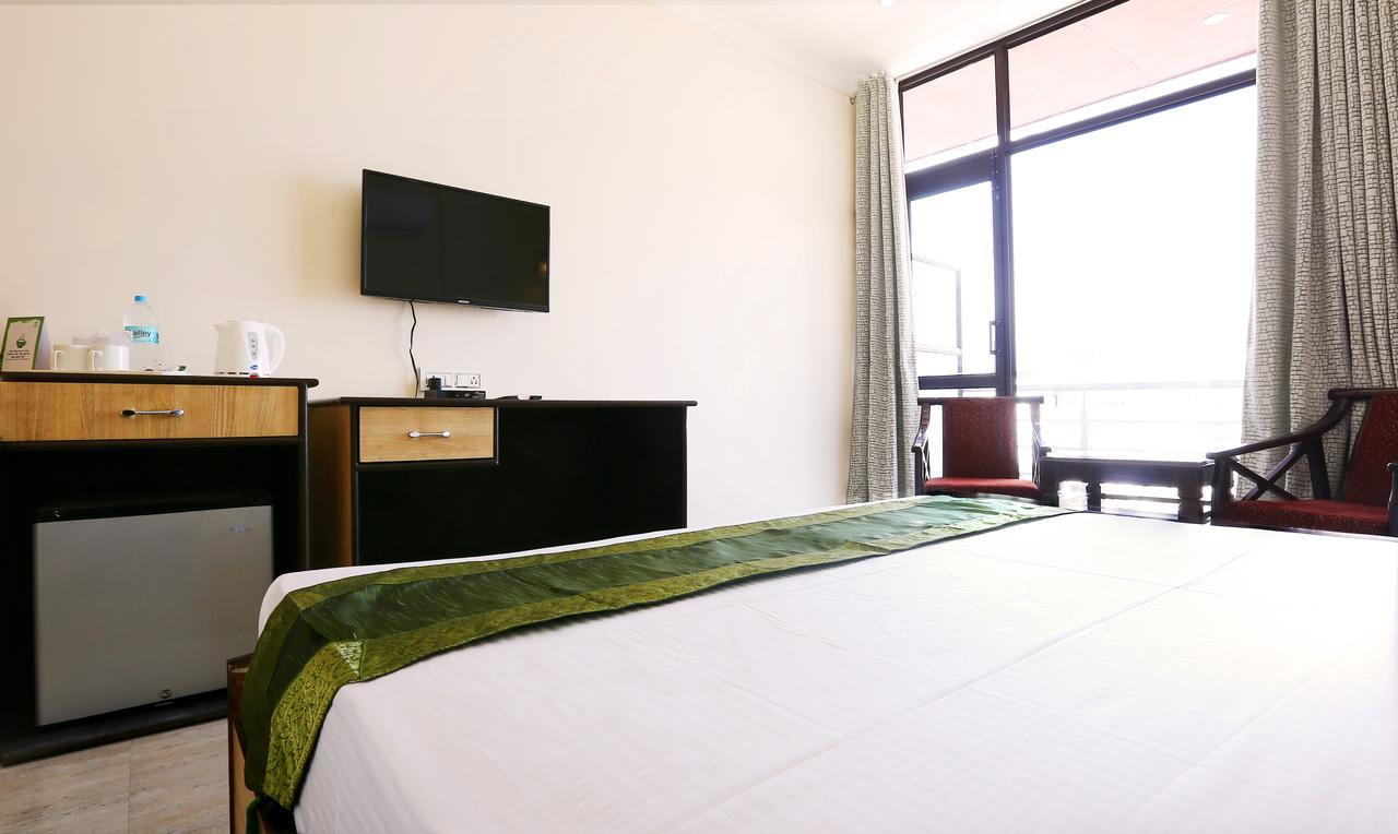 Hotel Treebo Blessing Bells Dehradun Exterior foto